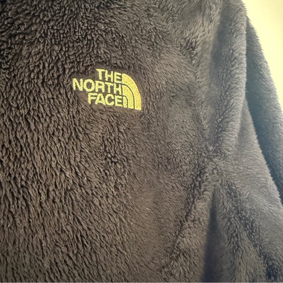 The North Face Osito Jacket, Black with Gold Logo on Front and Back, Medium - Picture 6 of 6